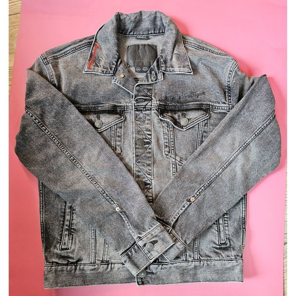 NEW Youth's American Eagle Tony the Tiger‎ Denim Trucker Jacket.  Size Small
